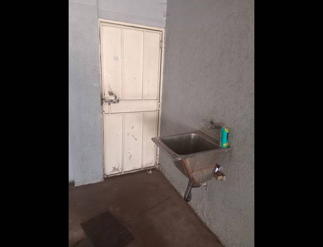 INDUSTRIAL PROPERTY TO RENT IN BENROSE